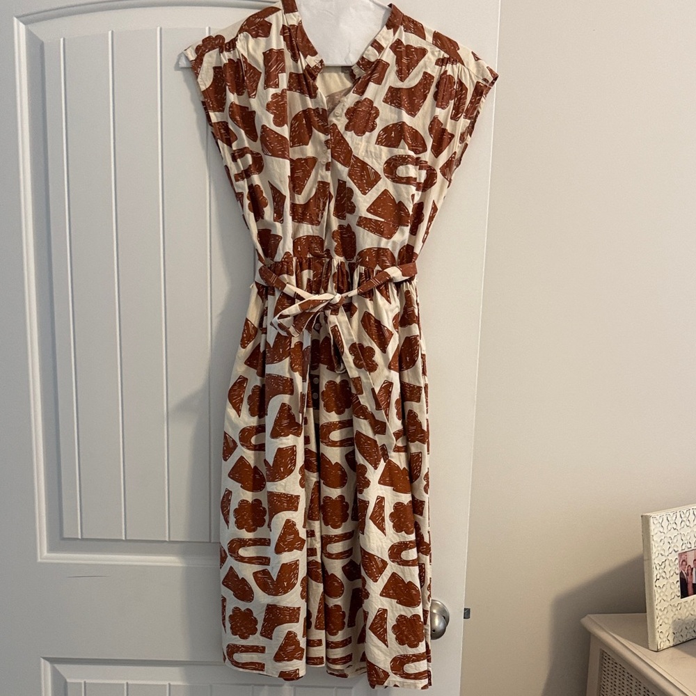 Elegant Brown and White Floral Midi Dress